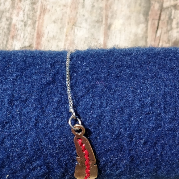 Adjustable Feather Bracelet - Picture 5 of 7